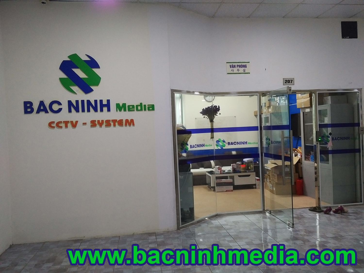 Thi công cửa kính thủy lực tại Bắc Ninh - Bắc Ninh Media