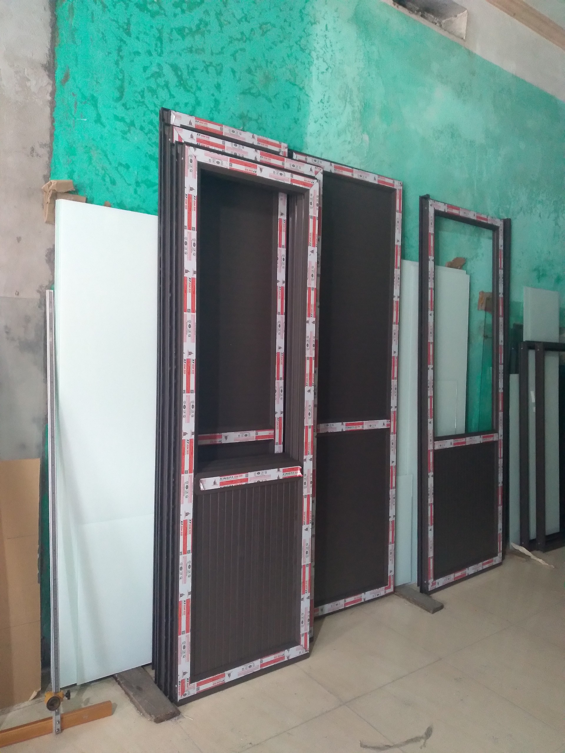 Thi công hệ thống cửa nhôm hệ cho toàn nhà dịch vụ dự án Visip Từ Sơn Bắc Ninh