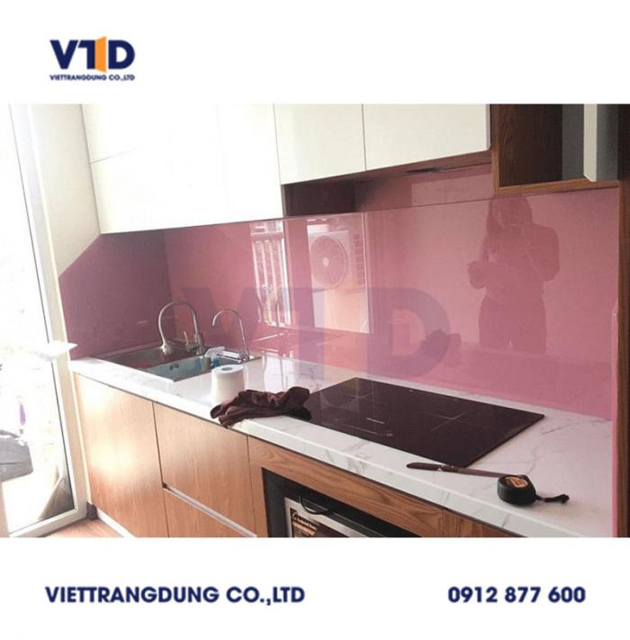 Kinh màu ốp bếp màu hồng  VTD003